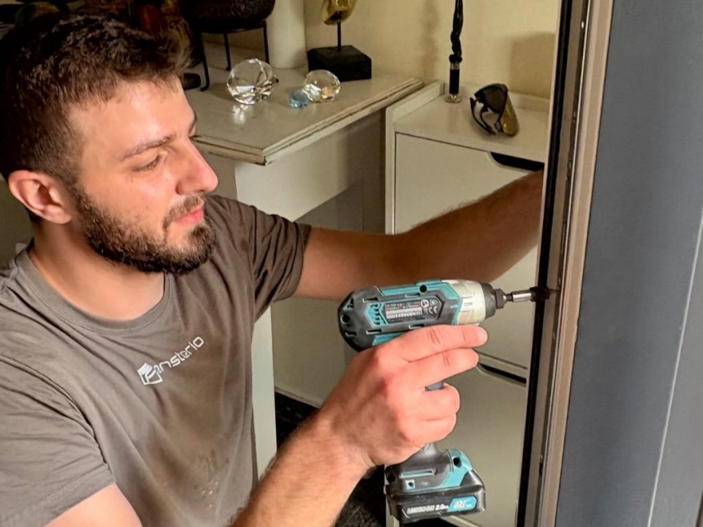 Instandsetzung der Fehlbedienungssperre am Fensterflügel