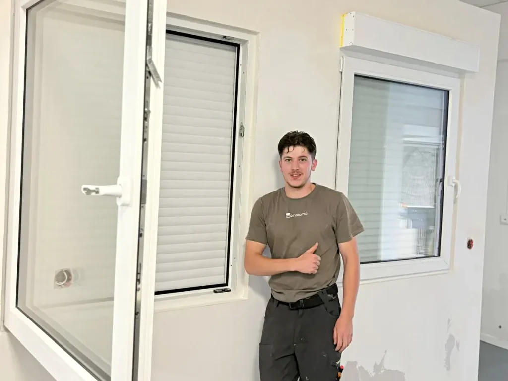 Justierung der Scherenmechanik am Fenster